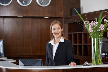 Lady at  front desk AdobeStock_53488526