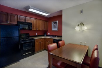 MID RI 2bedrm suite kitchen