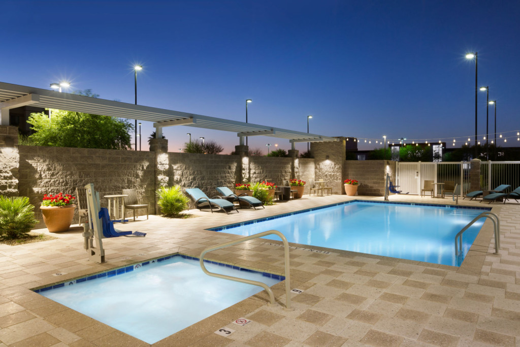 Glendale Home2 Outdoor Pool