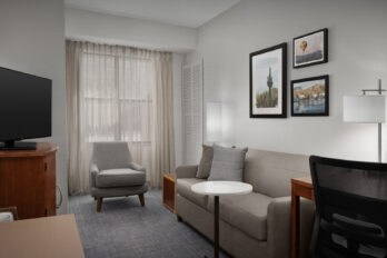 PHXRB_AZ_HAPPYVALLEY_RI_ONBT_118_ADA1BED_LIVINGROOM